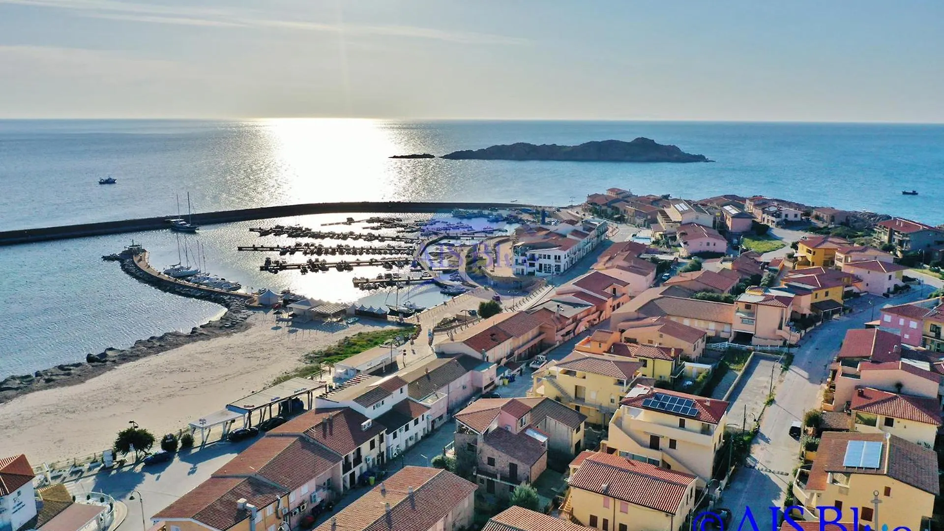 Q22 La Gardenia - 120 Mt Dalla Spiaggia Isola Rossa  İtalya